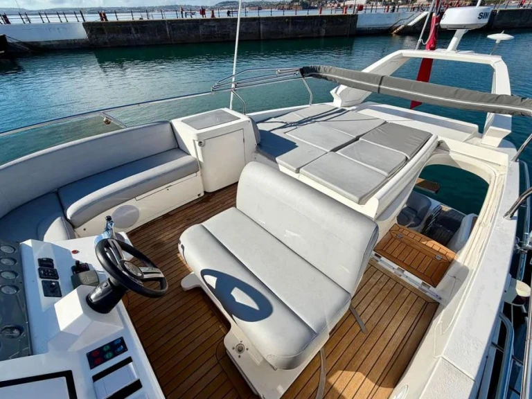 Bareboat Rental Luxury Yacht Sealine with a boat licence