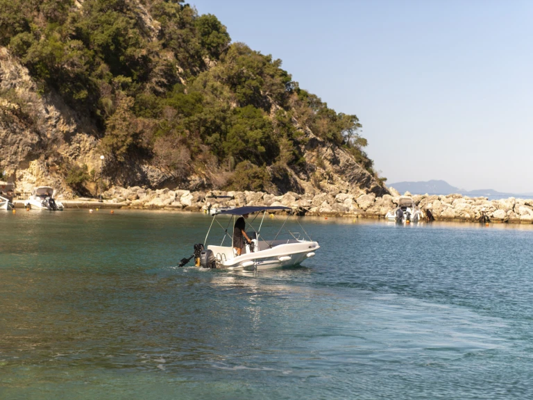 Yacht charter Aríllas cheap Nireus 465