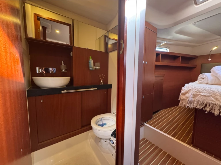 Bareboat Rental Sailboat Hanse with a boat licence