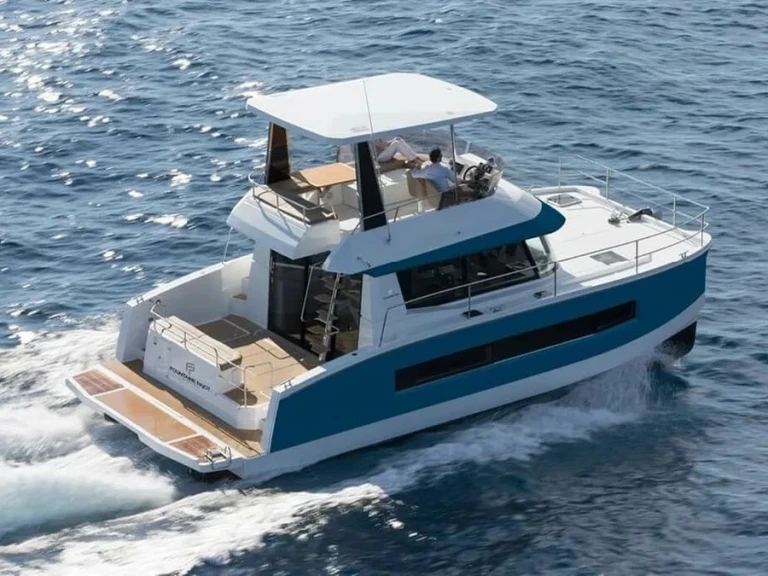 Motorboat rental with or without captain Fountaine Pajot Cogolin