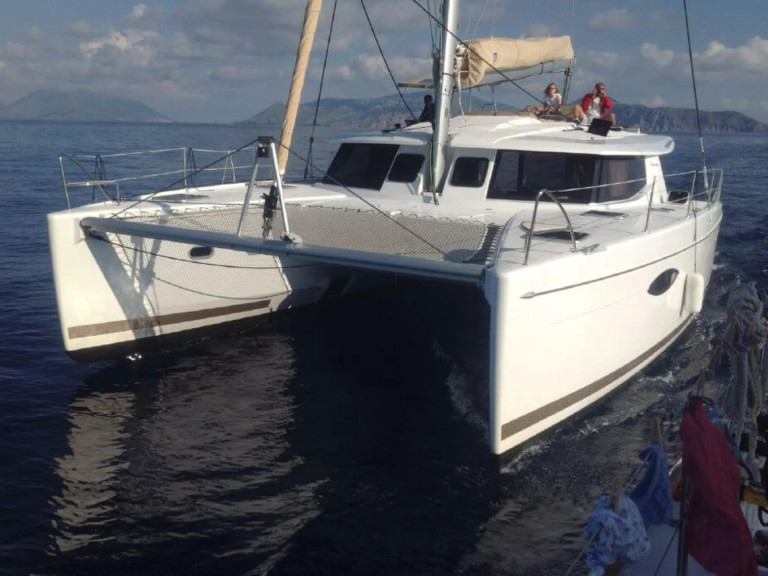 Fountaine Pajot Helia 44 in Cogolin on SamBoat