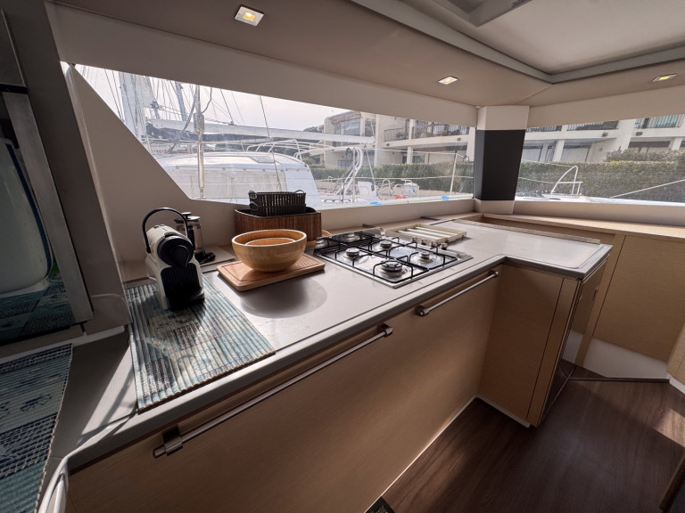 Boat rental Fountaine Pajot Saba 50 in Cogolin on Samboat