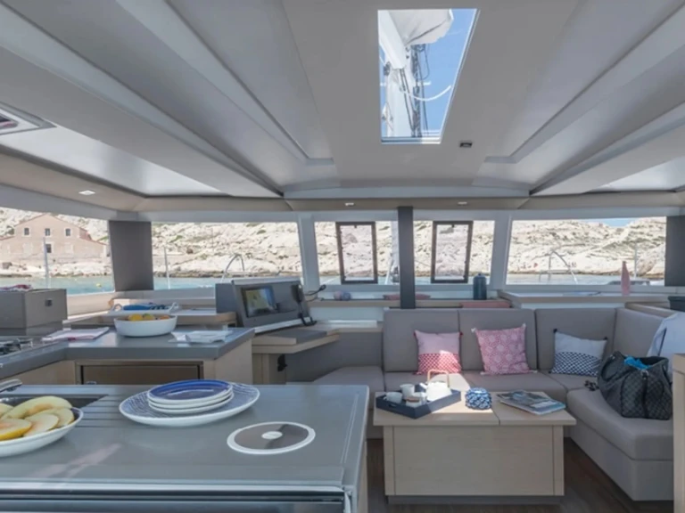 Catamaran rental in Cogolin - Fountaine Pajot Astrea 42