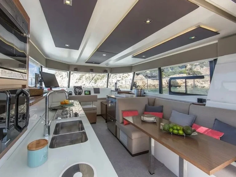 Fountaine Pajot Fountaine Pajot MY 37 in Cogolin on SamBoat