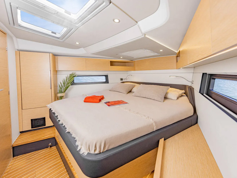 Boat rental Hanse Hanse 460 in Cogolin on Samboat