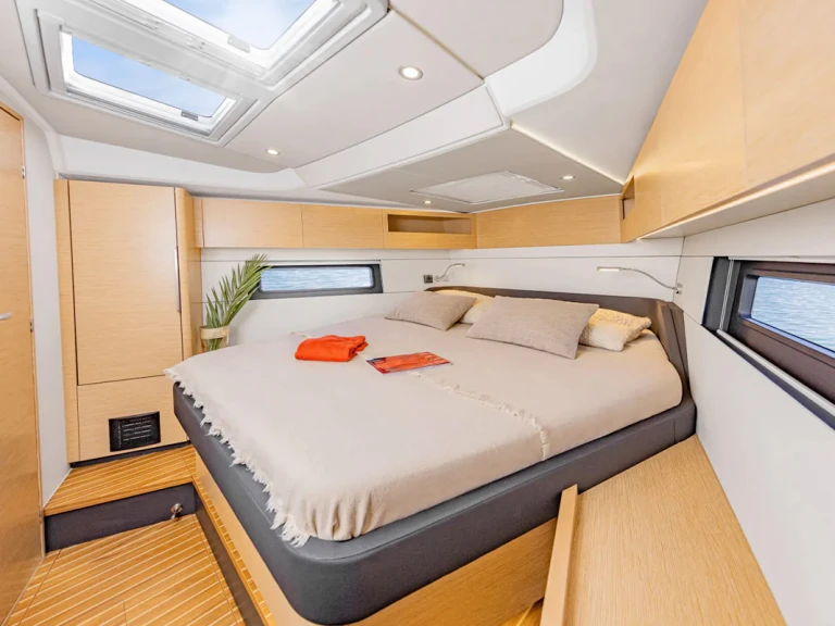 Boat rental Hanse Hanse 460 in Cogolin on Samboat