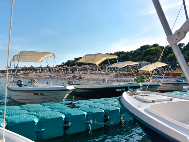 Ven VEN 500 in Premantura on SamBoat