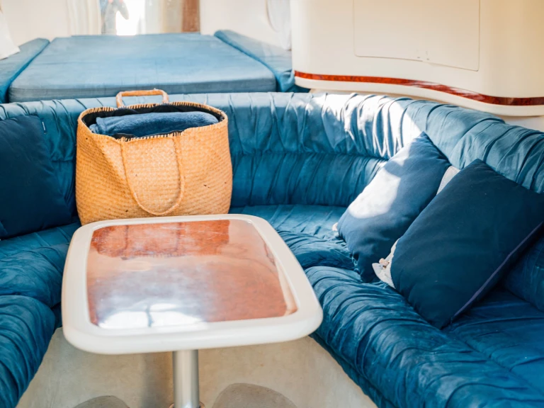 Boat rental Cranchi Aquamarina 31 in Como (City) on Samboat