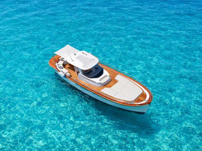 Mimi Libeccio 9.5 in Cagliari on SamBoat