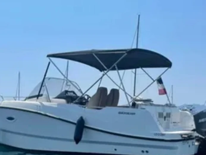 Quicksilver Activ 755 Sundeck charter bareboat or captained in  Hyères