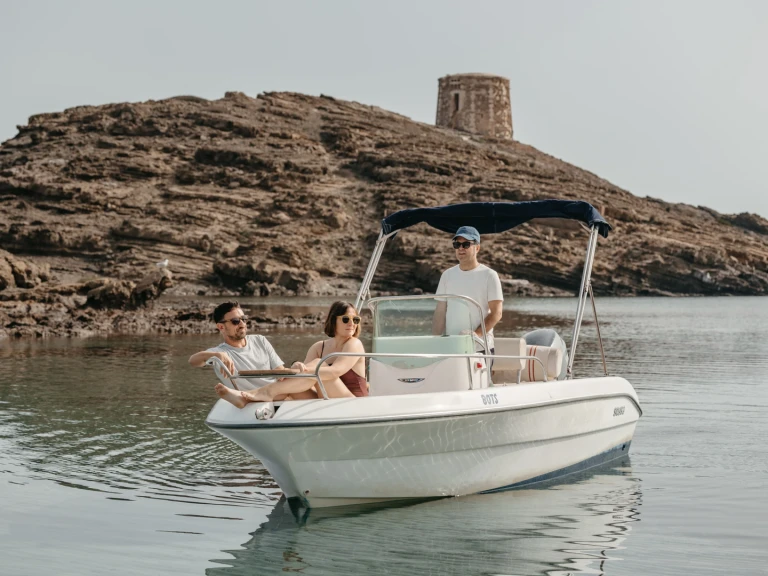 Bareboat Rental Motorboat Sessa Marine with a boat licence