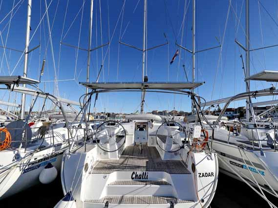 Yacht charter Pula cheap Cruiser 46