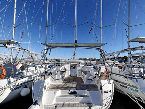 Yacht charter Pula cheap Cruiser 46