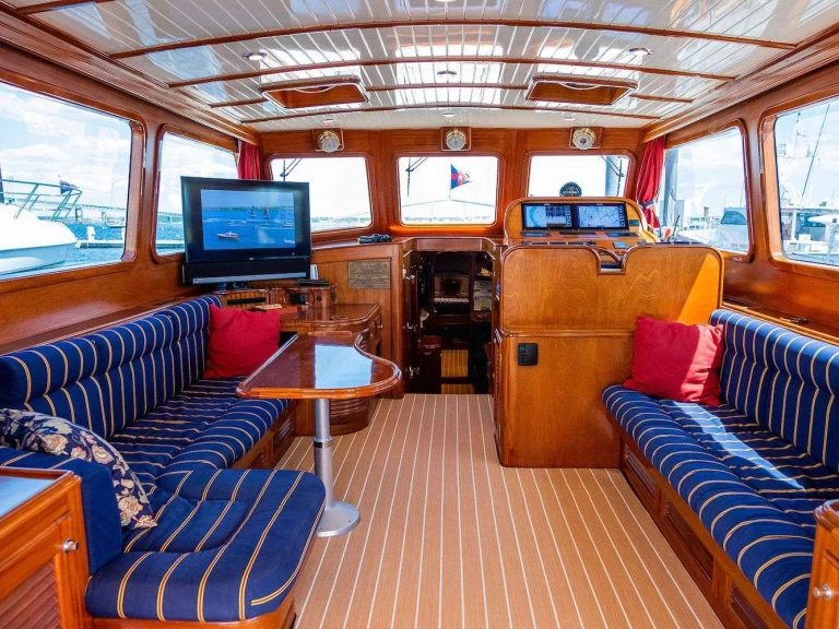 Yacht charter Newport cheap GEM 64