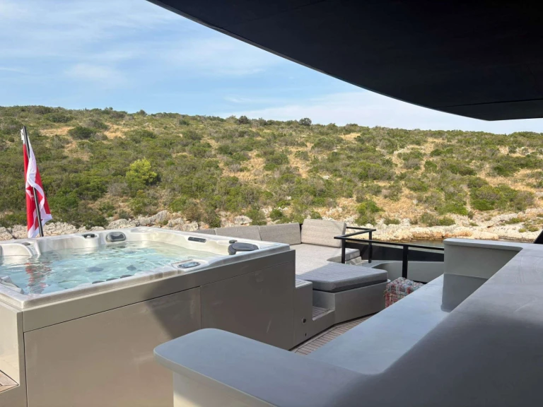 Luxury Yacht for rent Athens at the best price