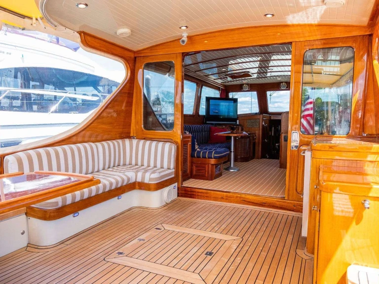 Luxury Yacht for rent Newport at the best price