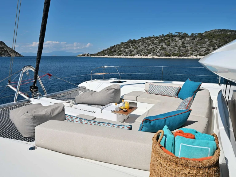 Bareboat Rental Luxury Yacht Lagoon with a boat licence