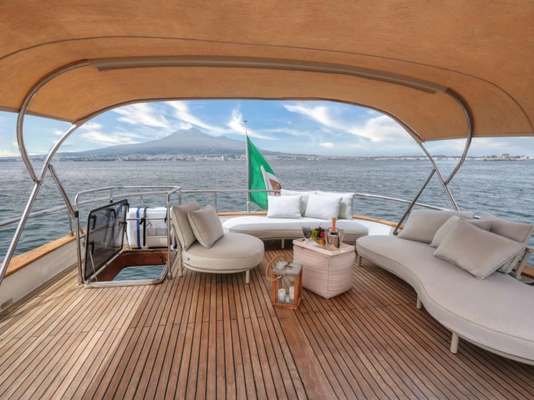 Luxury Yacht rental in Naples - Terranova Yachts AZUR