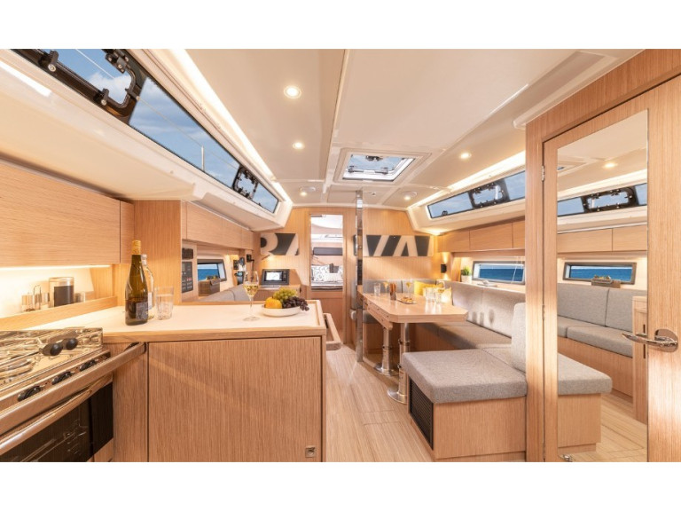 Bavaria Bavaria C38 in Néa Péramos on SamBoat