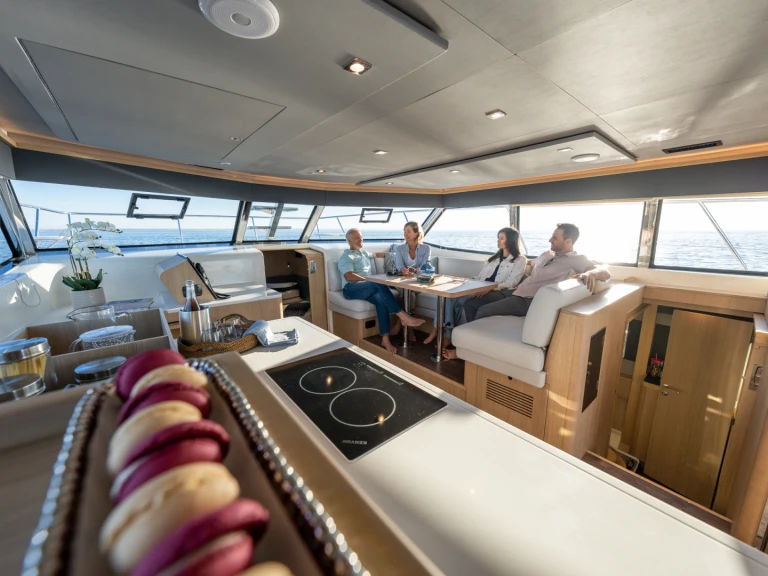 Bareboat Rental Motorboat Aquila with a boat licence