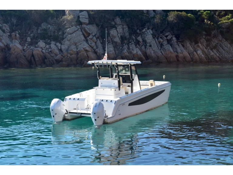 Motorboat rental with or without captain Aquila Cagliari