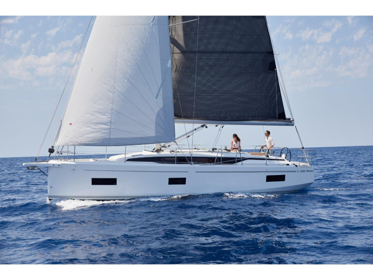 Rent a Bavaria Bavaria 38 C Livorno