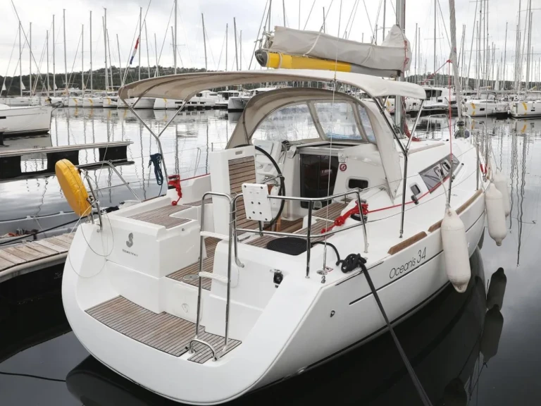 Rent a Bénéteau Oceanis 34 Punat
