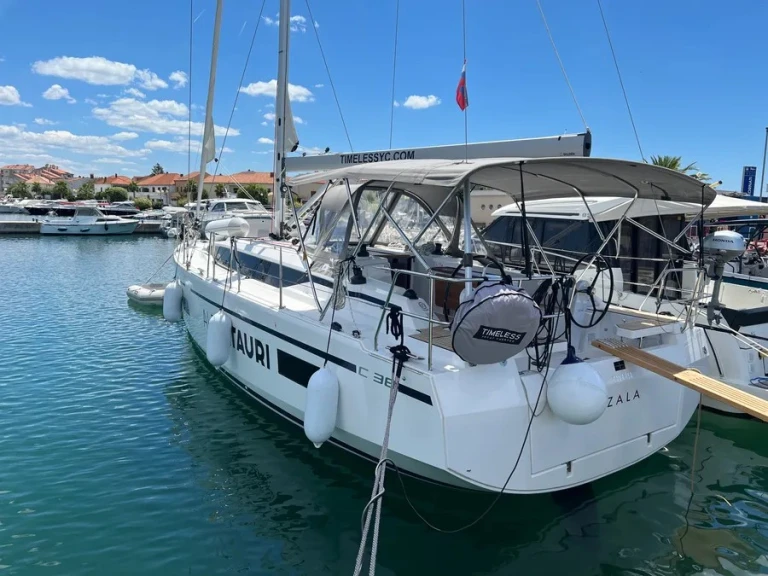 Rent a Bavaria Bavaria C38 Biograd na Moru