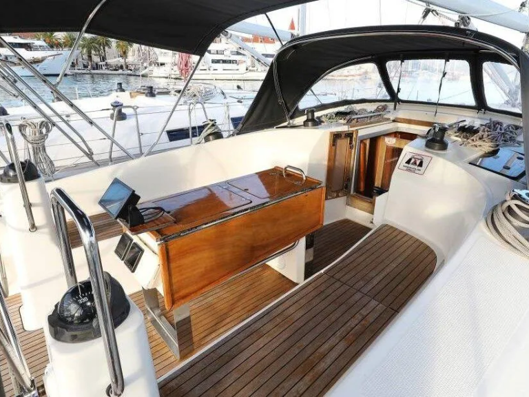 Bareboat Rental Sailboat Bavaria with a boat licence