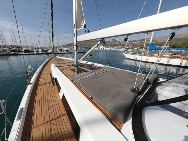 Sailboat for rent Primošten at the best price