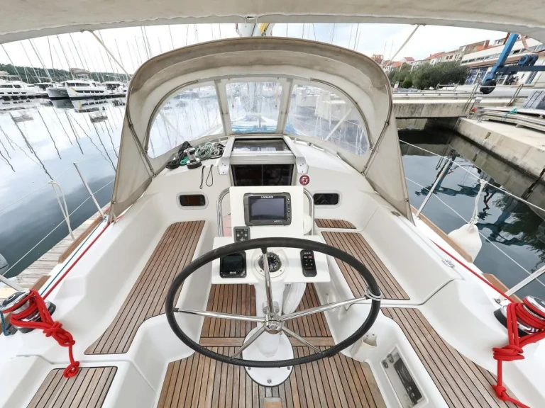 Sailboat rental with or without captain Bénéteau Punat