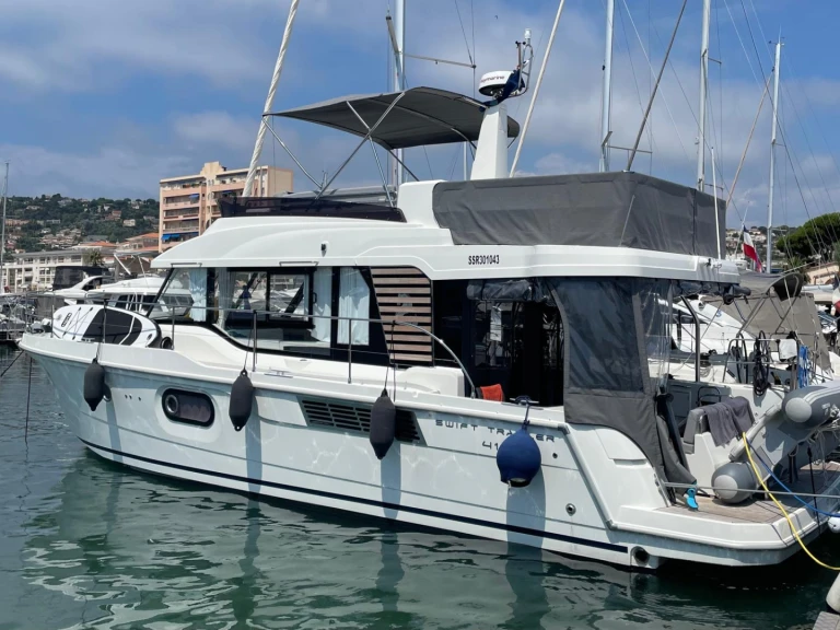 Rent a Bénéteau Swift Trawler 41 Fly Golfe-Juan