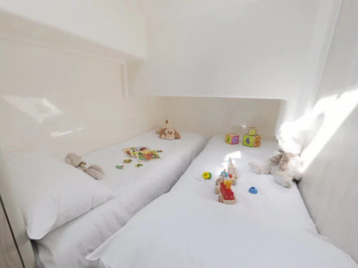 Motorboat for rent Homps at the best price