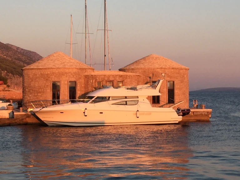 Prestige Prestige 46 Fly-a in Cagliari on SamBoat
