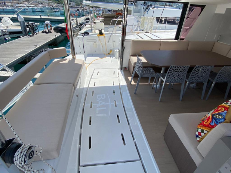 Catamaran rental in Sandy Ground - Bali Bali 4.6
