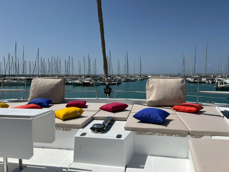 Yacht charter Sandy Ground cheap Bali 5.4