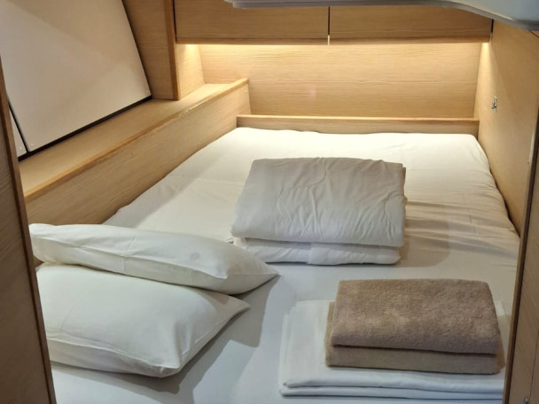 Sailboat for rent Trogir at the best price