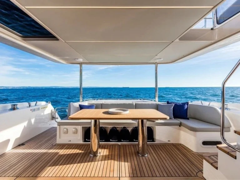 Bareboat Rental Motorboat Absolute with a boat licence