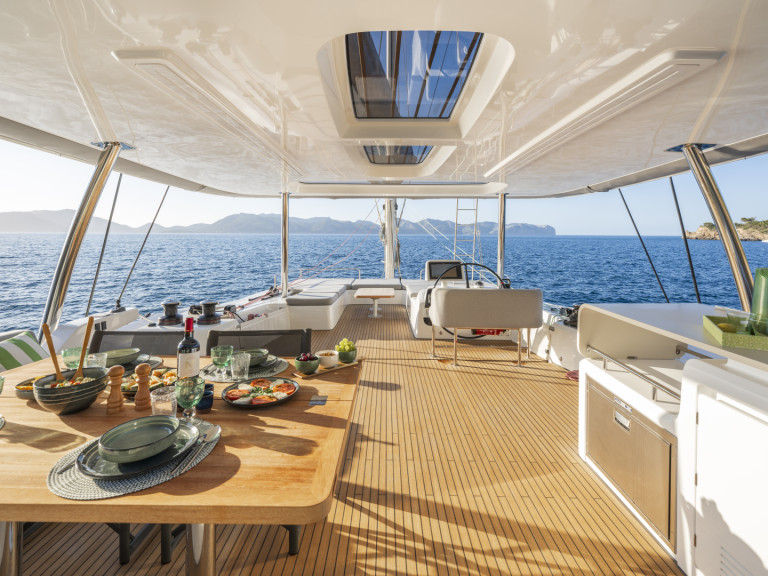 Lagoon Lagoon 60 in Olbia on SamBoat