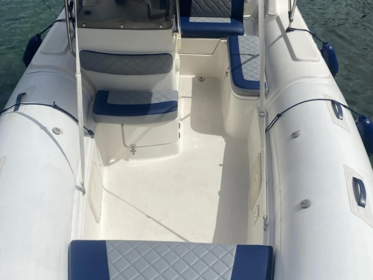 Bareboat Rental Motorboat Horizon with a boat licence