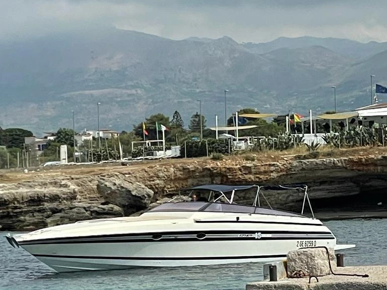 Motorboat rental with or without captain Cherokee Yachts  Lugano (District)