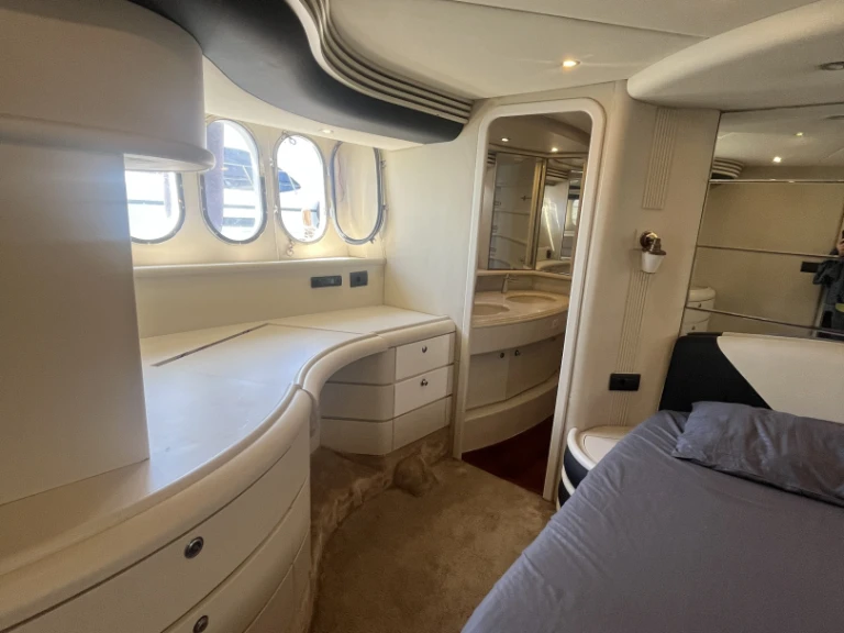 Boat rental Azimut Absolute 43 Fly in Beşiktaş on Samboat