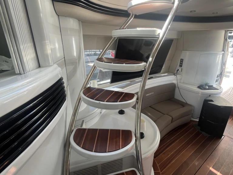Luxury Yacht rental with or without captain Azimut Beşiktaş