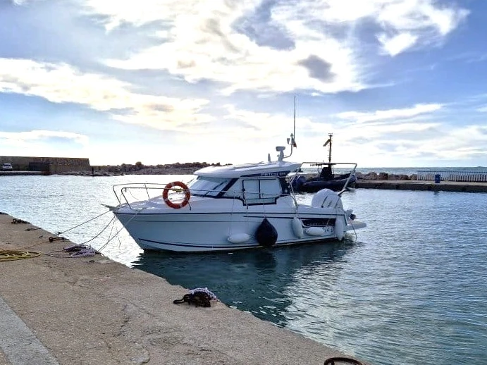 Boat rental Jeanneau Merry Fisher 695 series2 in Torre Vado on Samboat