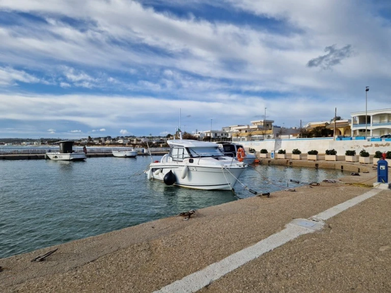 Jeanneau Merry Fisher 695 series2 charter bareboat or captained in  Torre Vado