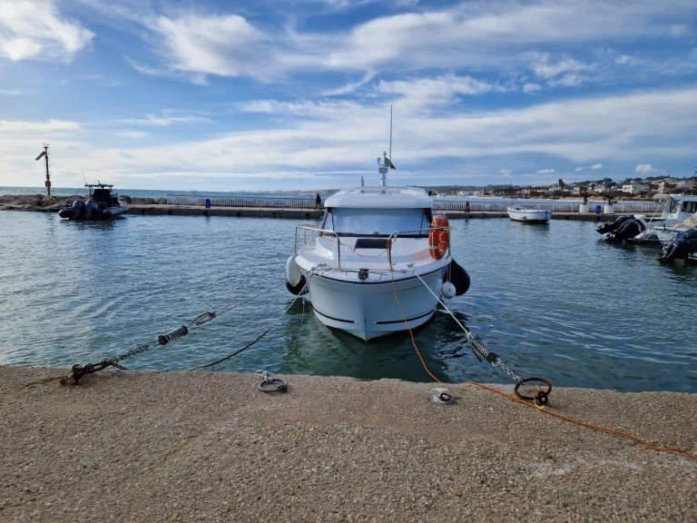 Rent a Jeanneau Merry Fisher 695 series2 Torre Vado