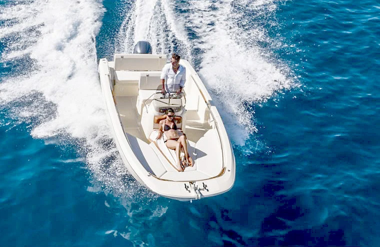 Motorboat rental in Fornells - Invictus  190FX