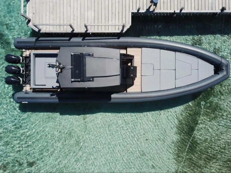 Sea Water Sea Water Phantom 400   charter bareboat or captained in  Saint-Tropez