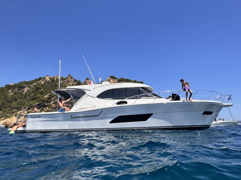 Motorboat rental in Cannes - Riviera Riviera 445