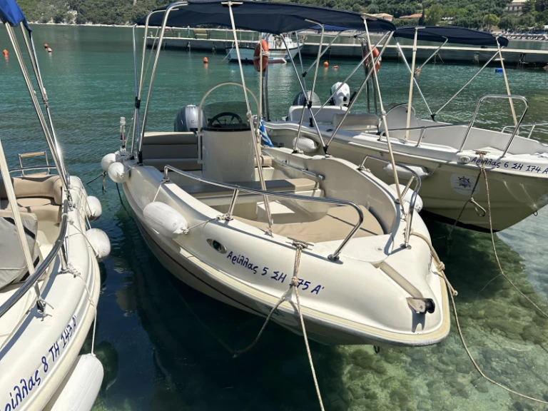 Boat rental Nireus Nireus 465 in Aríllas on Samboat